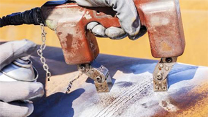 تست MT, تست ذرات مغناطیسی, Magnetic Particle Testing, تست غیرمخرب MT, بازرسی جوش MT, روش MT در NDT, تست ذرات مغناطیسی جوش, بازرسی خطوط لوله MT, تست NDT, بازرسی فنی تجهیزات صنعتی, تست ترک سطحی, آزمون غیرمخرب MT